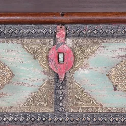 Wohnen Charakterstarke Holztruhe mit Metallgriffen - Agacina