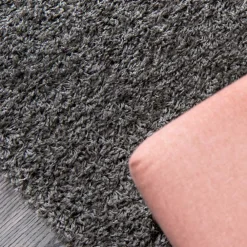 Wohnen Teppiche*Dunkelgrauer Teppich mit Hochflor - Rosarios