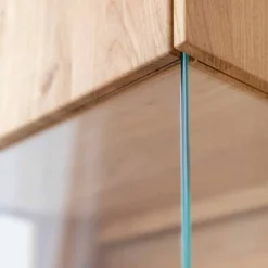 Wohnen Eichenholz Hängevitrine mit Hirnholz Applikation - Deruta