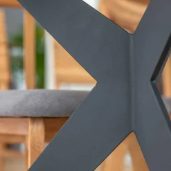 Wohnen Eleganter Esszimmertisch aus massivem Eichenholz - Licium