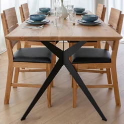 Wohnen Eleganter Esszimmertisch aus massivem Eichenholz - Licium