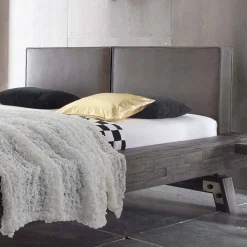Wohnen Graues Massivholzbett Firendra im Vintage Industry Style