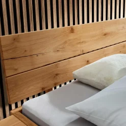 Wohnen Holzbett in Schwebeoptik aus Wildeiche - Moby (dreiteilig)