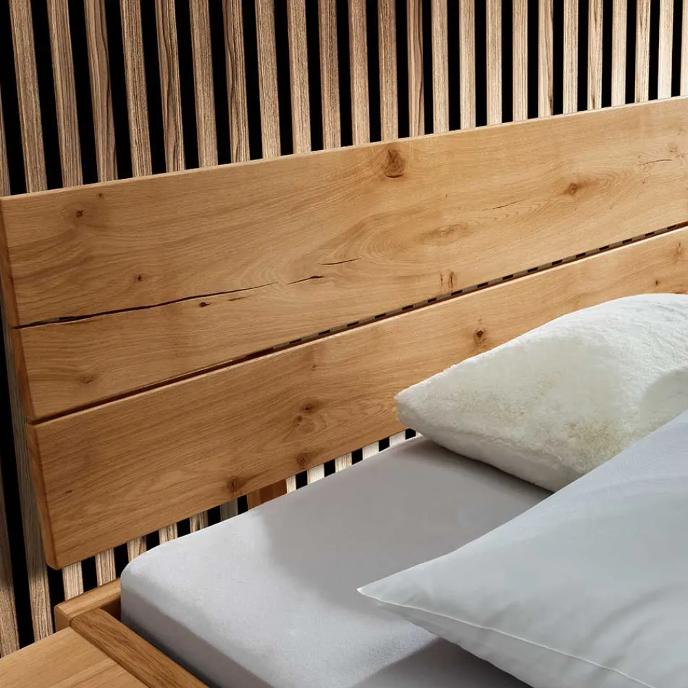 Wohnen Holzbett in Schwebeoptik aus Wildeiche - Moby (dreiteilig)