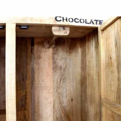 Wohnen Designermöbel*Industry Dielenschrank Indri aus Holz rustikal mit Schrift-Drucken