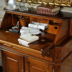 Wohnen Klassischer Sekretär in Nussbaum - Uno