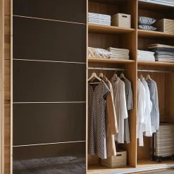 Wohnen Naturholzmöbel|Braune Möbel*Kleiderschrank mit Schwebetüren in Dunkelbraun - Vutonia