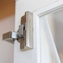 Wohnen Landhaus Vitrine in Weiß & Kiefer Natur - Saluts