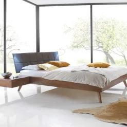 Wohnen Massivholzbett Second mit schrägen Füßen