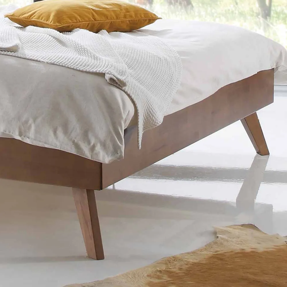 Wohnen Massivholzbett Second mit schrägen Füßen