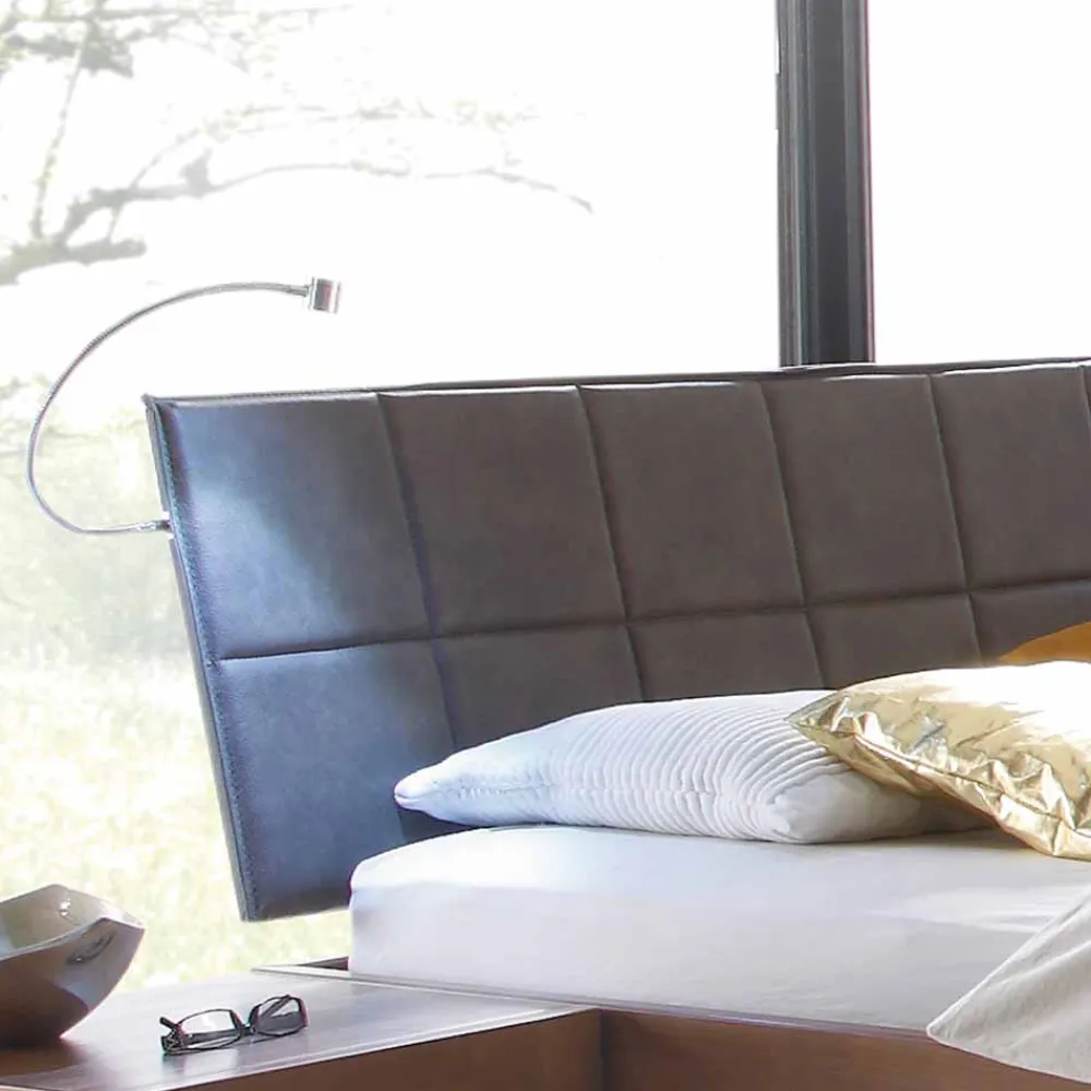 Wohnen Massivholzbett Second mit schrägen Füßen