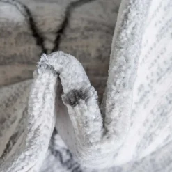 Wohnen Moderner Teppich mit geometrischem Muster - Jelsica