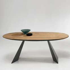 Wohnen Ovaler Designtisch mit Schweizer Kante - Sinvoje