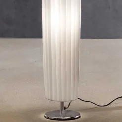 Wohnen Runde Stehlampe in Weiß & Chrom - Radojan