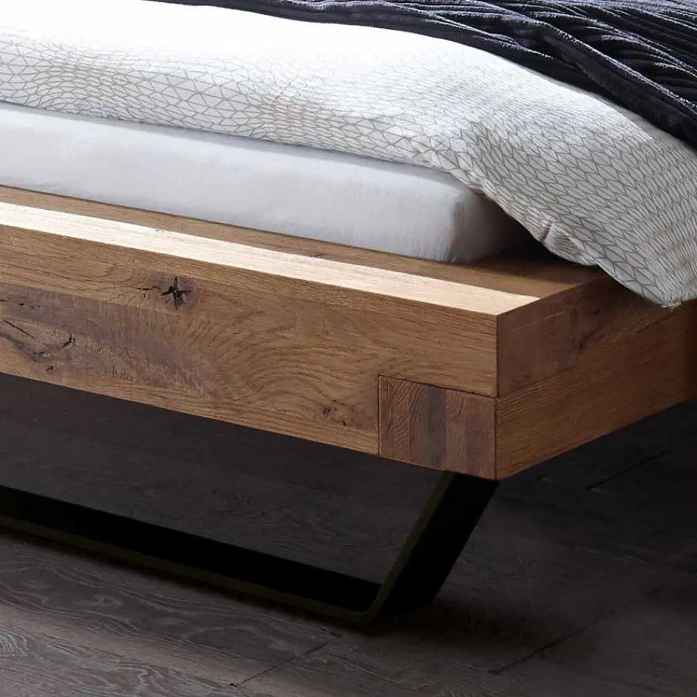Wohnen Rustikales Wildeiche Holzbett mit Metallkufen - Space