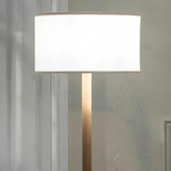 Wohnen Lampen & Leuchten*Stehlampe mit Tisch im Skandi Design - Lita